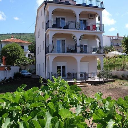 Apartmani Mojca Selce Esterno foto