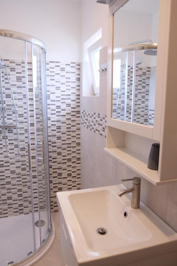 Apartmani Mojca Selce Esterno foto