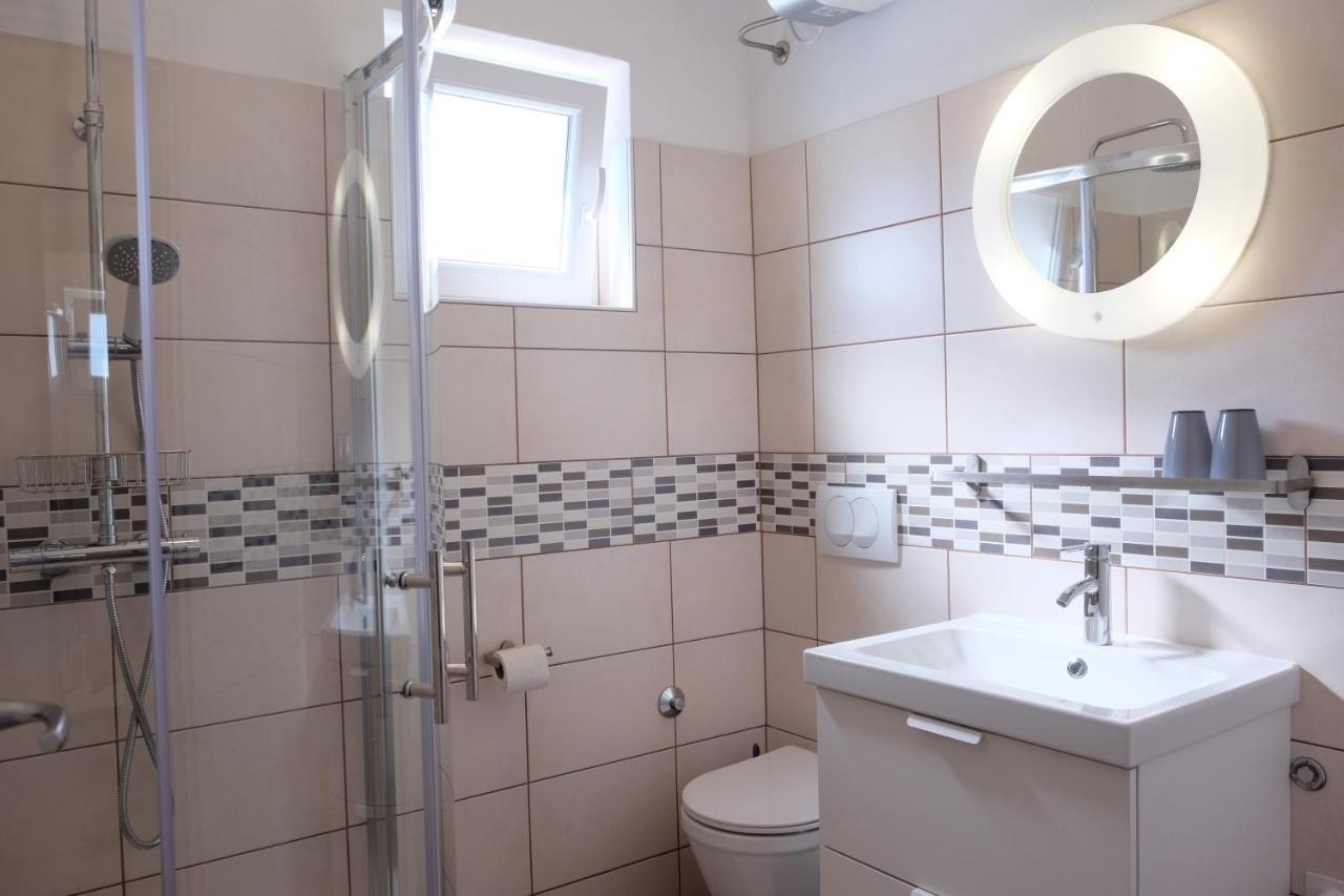 Apartmani Mojca Selce Esterno foto