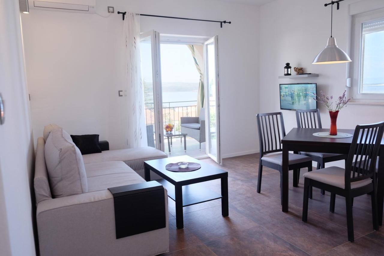 Apartmani Mojca Selce Esterno foto