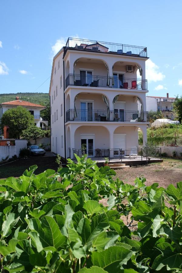 Apartmani Mojca Selce Esterno foto